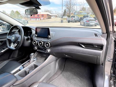 Used 2023 Nissan Sentra SR w/ SR Premium Package image 9