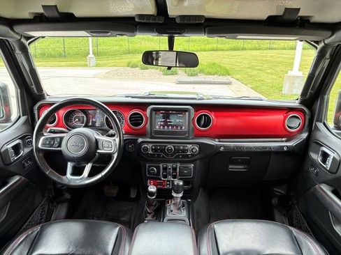 Used 2021 Jeep Wrangler Unlimited Rubicon w/ Cold Weather Group AWD/4WD image 13