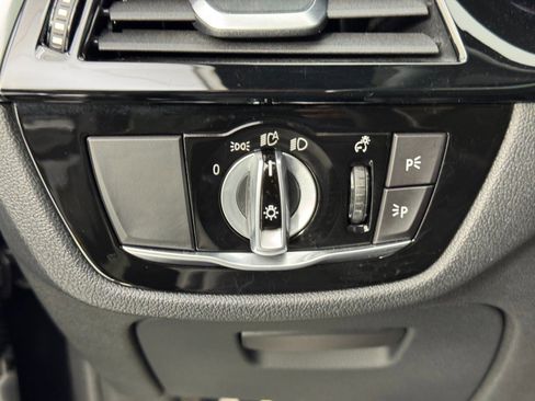 Used 2021 BMW 540i w/ M Sport Package image 19