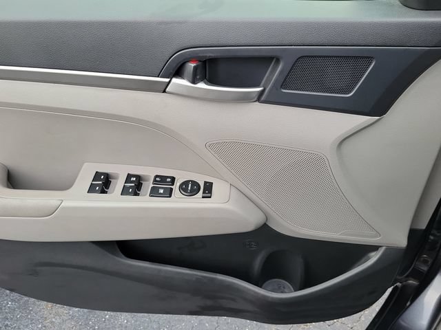 Used 2020 Hyundai Elantra SE FWD image 14