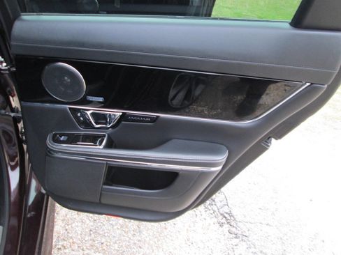Used 2015 Jaguar XJ image 64