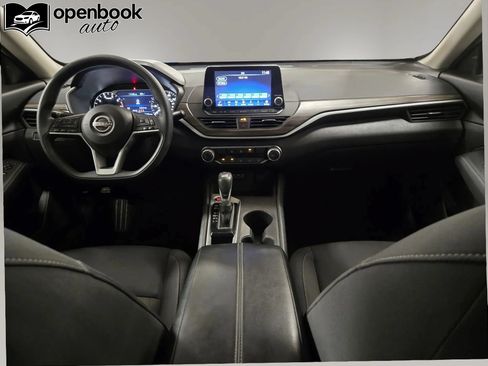 Used 2025 Nissan Altima 2.5 SV FWD image 14