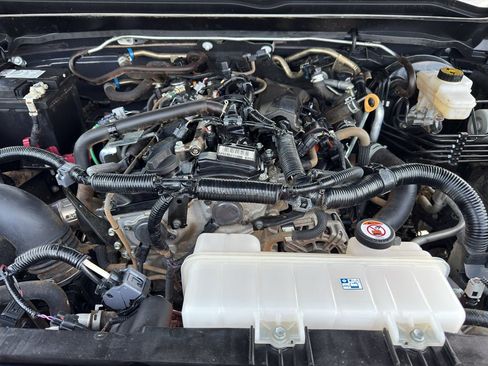 Used 2024 Toyota Tacoma TRD Off-Road AWD/4WD image 33