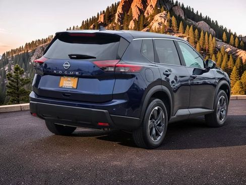 Used 2025 Nissan Rogue SV FWD image 7
