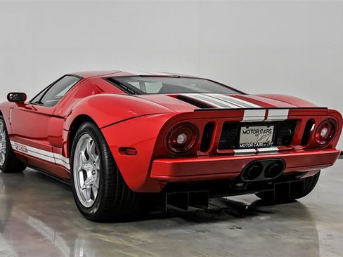 Used 2005 Ford GT RWD image 11