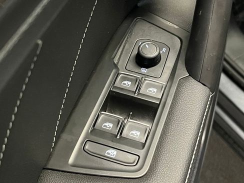 Used 2023 Volkswagen Tiguan SE R-Line AWD/4WD image 18