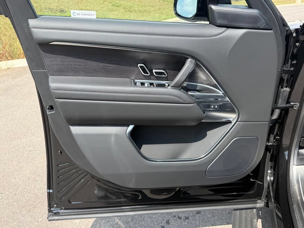 Certified 2026 Land Rover Range Rover SE AWD/4WD image 14