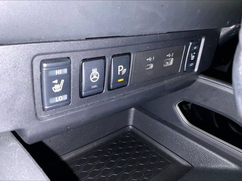 Used 2024 Nissan Frontier SL w/ Technology Package RWD image 32