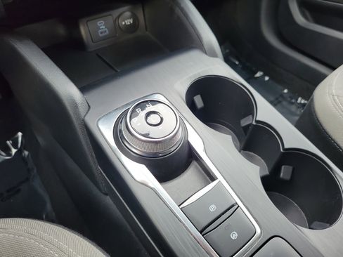 Used 2022 Ford Escape SE image 21