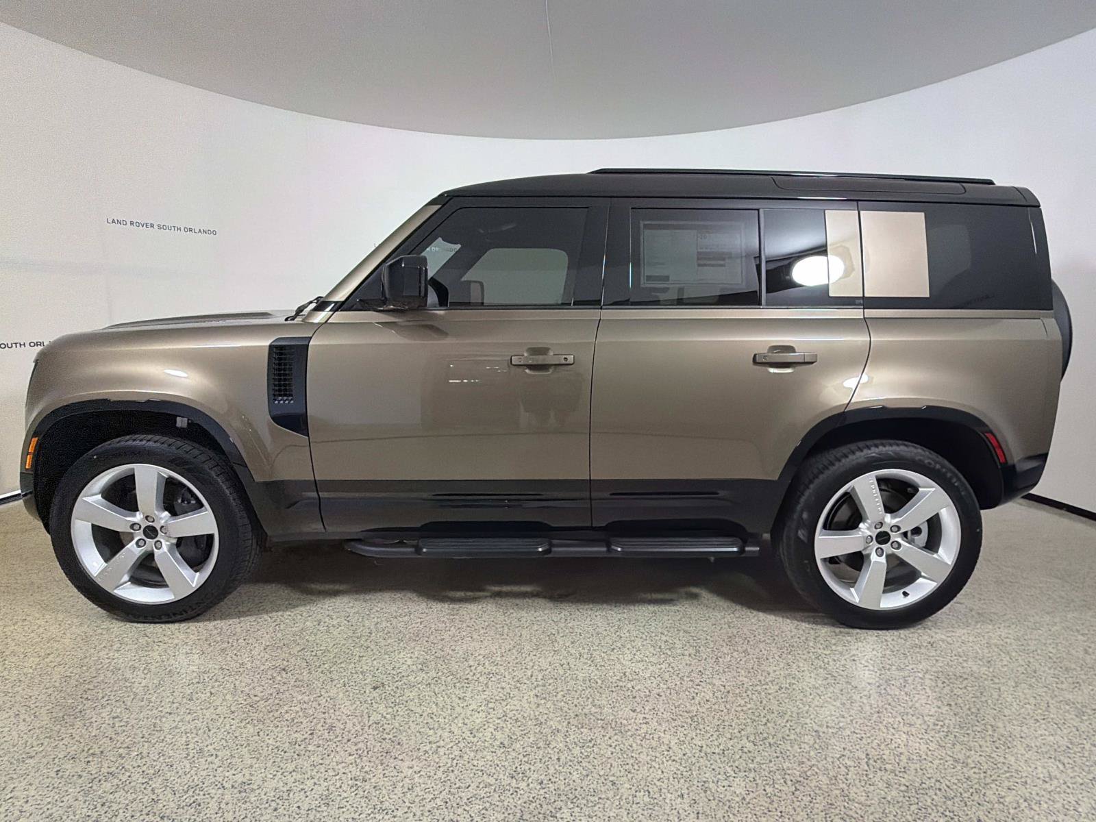 New 2026 Land Rover Defender 110 X-Dynamic SE AWD/4WD image 2