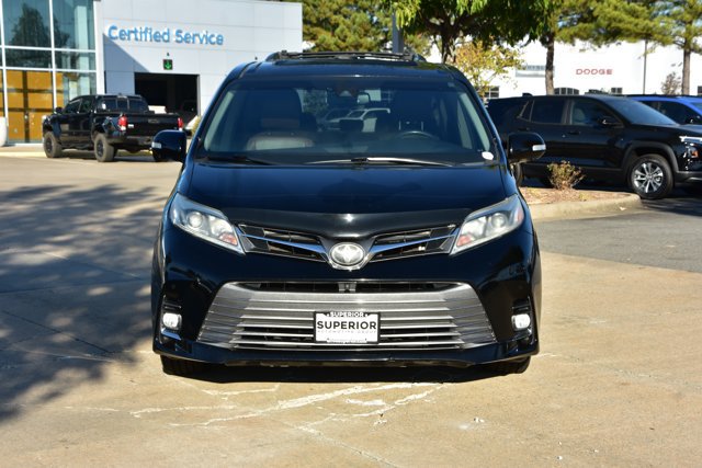 Used 2019 Toyota Sienna Limited Premium FWD image 2