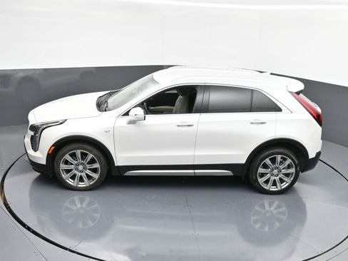 Used 2022 Cadillac XT4 Premium Luxury w/ Enhanced Visibility Package image 33