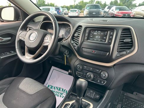 Used 2014 Jeep Cherokee Latitude FWD image 32