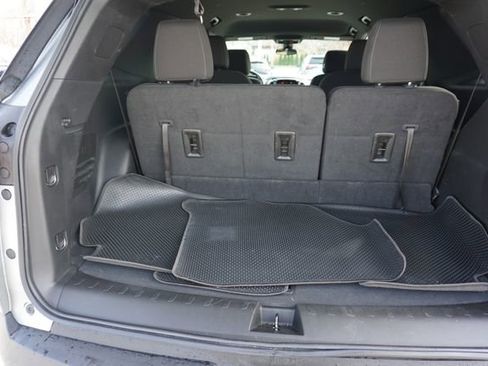 Used 2023 Chevrolet Traverse LT image 17