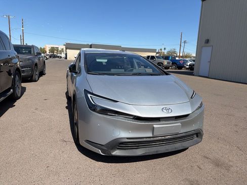 Used 2024 Toyota Prius LE image 4