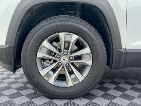 Used 2026 Chevrolet Equinox LT FWD image 13