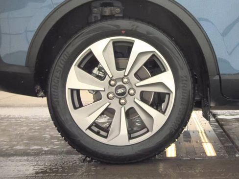 Used 2025 Ford Escape Platinum w/ Premium Technology Package image 11