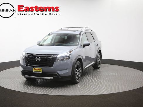 Used 2024 Nissan Pathfinder Platinum w/ Black Appearance Package AWD/4WD image 58