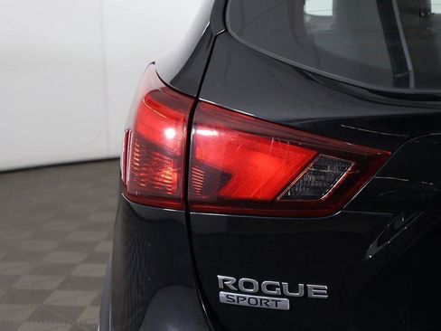 Used 2018 Nissan Rogue Sport SL w/ SL Premium Package image 15