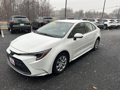 Used 2023 Toyota Corolla LE image 2