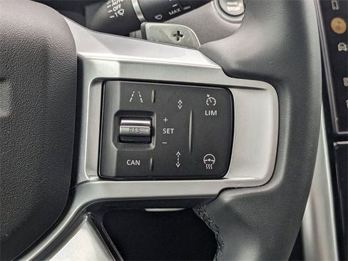 Used 2024 Land Rover Discovery S image 29