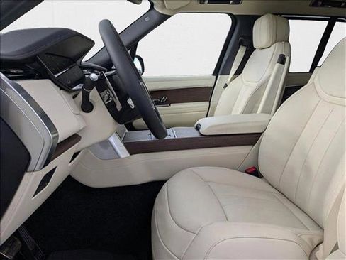 New 2025 Land Rover Range Rover SE image 4