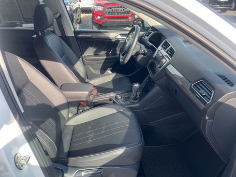 Used 2022 Volkswagen Tiguan SE image 21