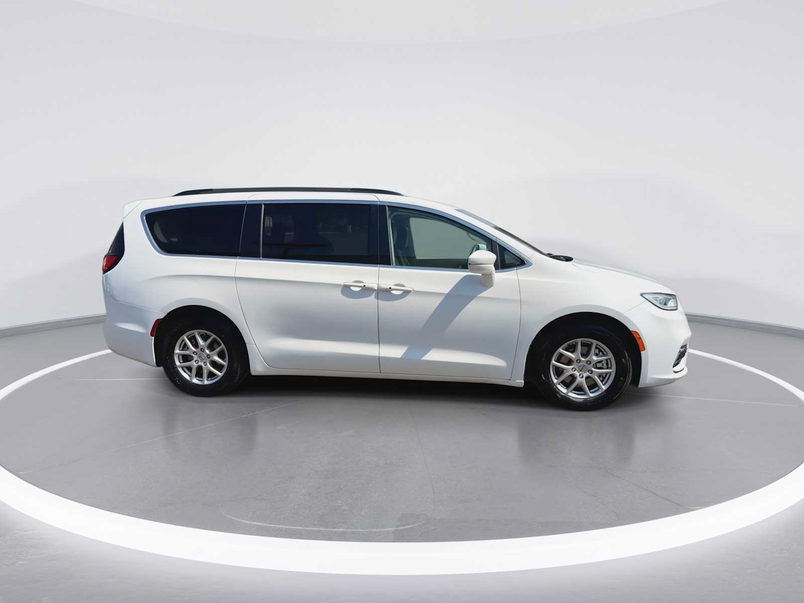 Used 2022 Chrysler Pacifica Touring-L FWD image 9
