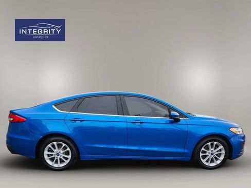 Used 2020 Ford Fusion SE image 2