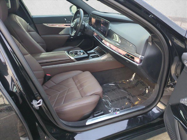 Certified 2023 BMW i7 xDrive60 AWD/4WD image 23