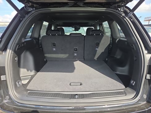 New 2026 Jeep Grand Cherokee Altitude image 8