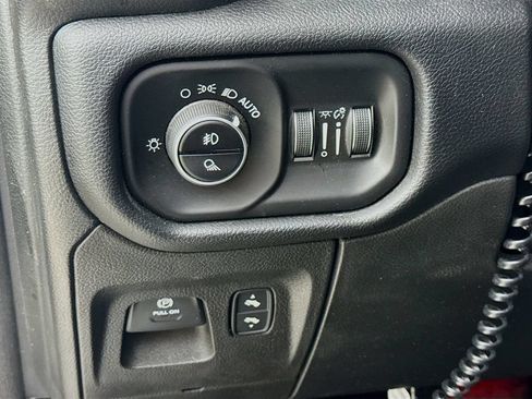 Used 2019 RAM 1500 Big Horn AWD/4WD image 11