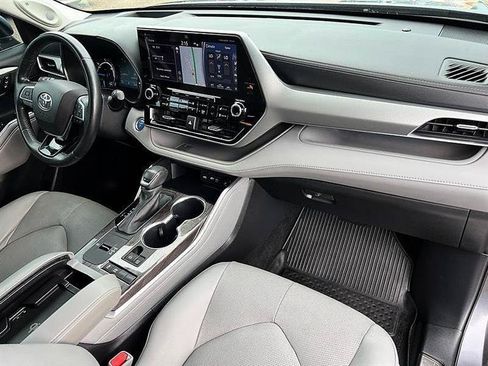Used 2021 Toyota Highlander Platinum FWD image 20
