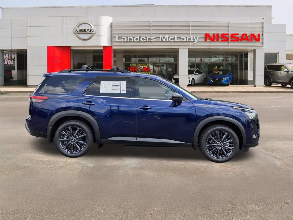 New 2026 Nissan Pathfinder Platinum FWD image 2