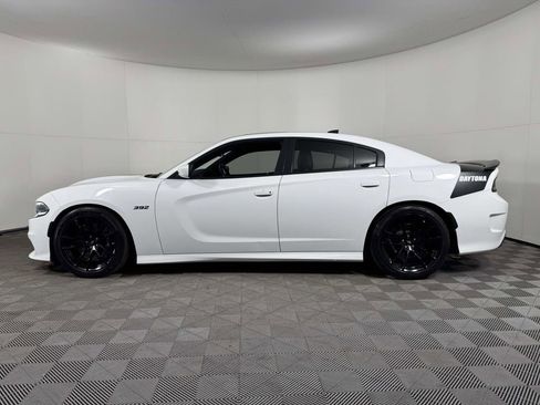Used 2018 Dodge Charger R/T RWD image 11