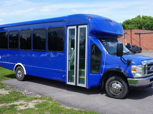Used 2019 Ford E-450 and Econoline 450 Super Duty w/ Shuttle Bus Prep Package RWD image 7