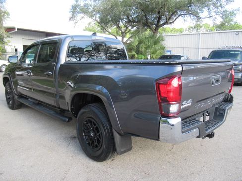 Used 2021 Toyota Tacoma SR5 AWD/4WD image 4