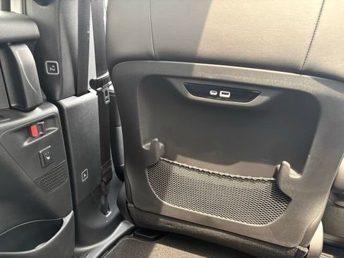 New 2027 Chrysler Pacifica Limited FWD image 13