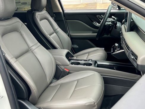 New 2026 Lincoln Corsair Premiere image 9