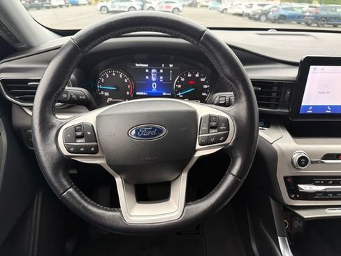 Used 2022 Ford Explorer XLT w/ Equipment Group 202A AWD/4WD image 16