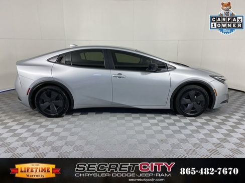 Used 2025 Toyota Prius LE FWD image 8