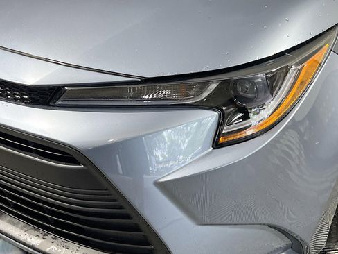 Used 2025 Toyota Corolla LE FWD image 12