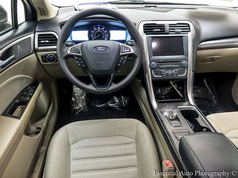 Certified 2018 Ford Fusion SE w/ Fusion SE Technology Package FWD image 12
