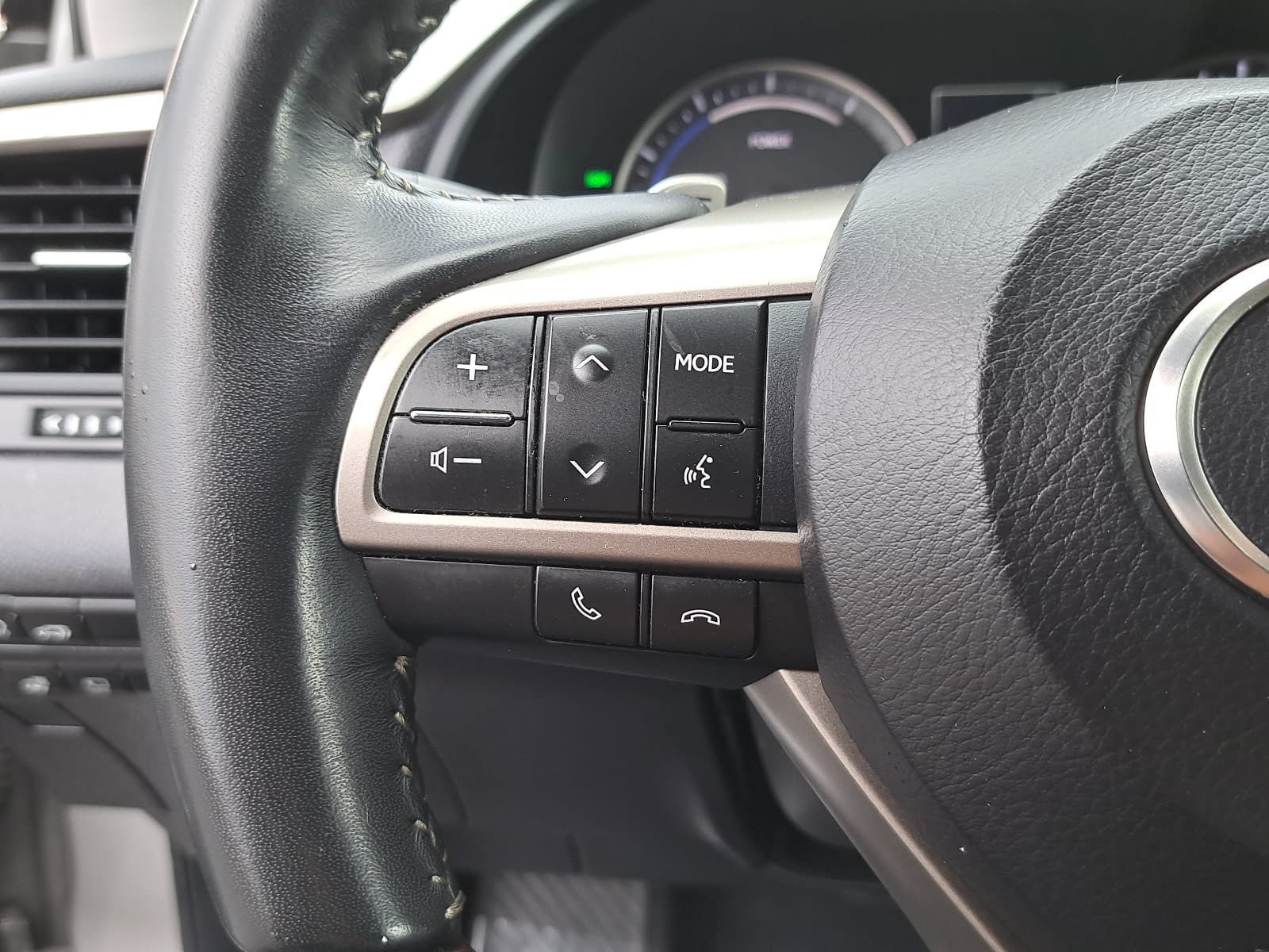 Used 2022 Lexus RX 450h AWD w/ Premium Package image 19