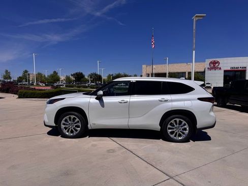 Used 2026 Toyota Highlander Limited image 7