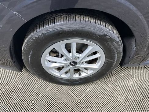 Used 2024 Kia Carnival LX image 10