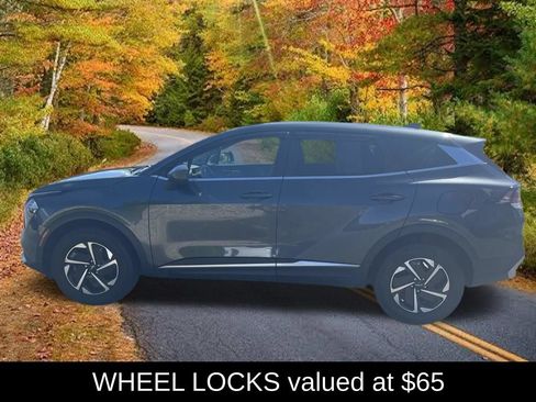 Used 2023 Kia Sportage LX AWD/4WD image 7