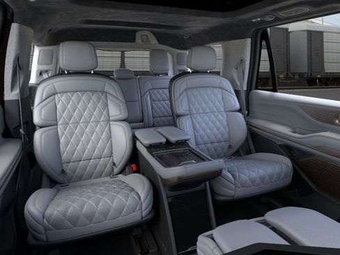 New 2026 Lincoln Navigator Black Label w/ Black Label Special Edition AWD/4WD image 12