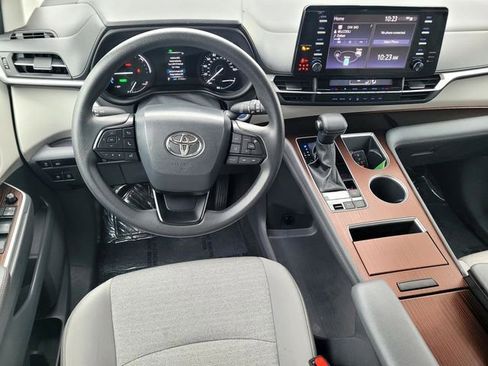 Certified 2024 Toyota Sienna LE image 16