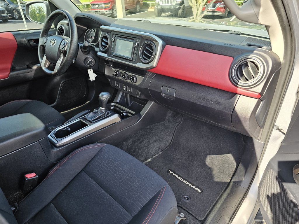 Used 2018 Toyota Tacoma SR5 RWD image 9